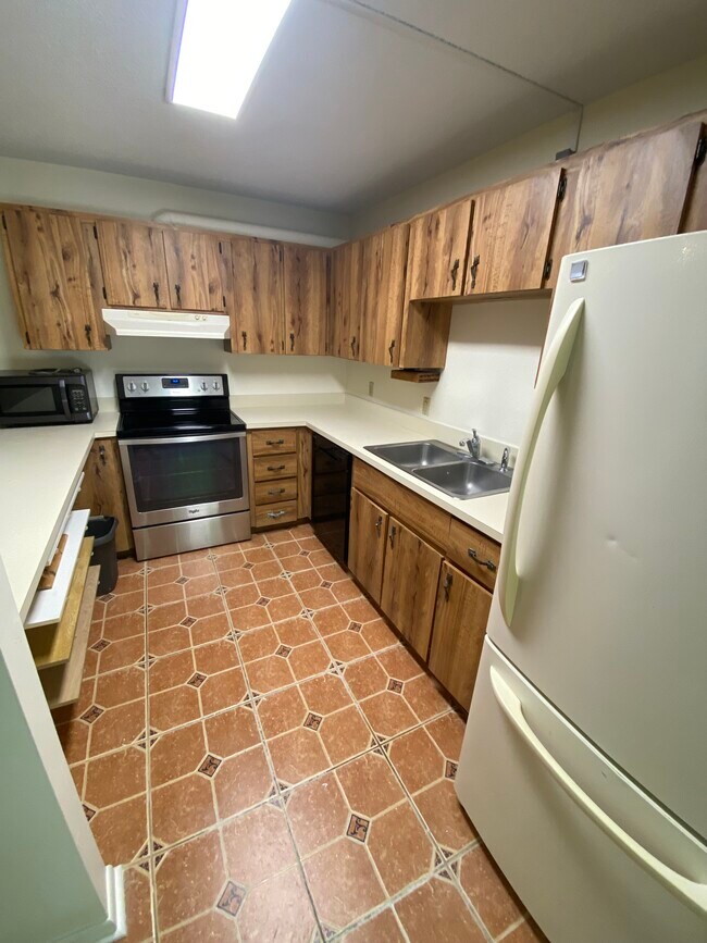 Building Photo - 3810 Saxon Dr