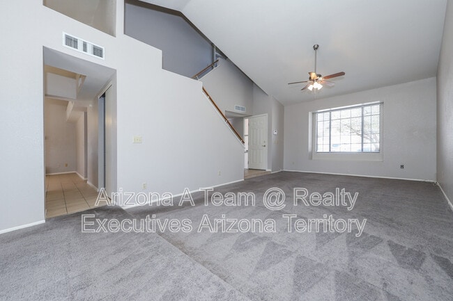 Building Photo - 10204 E Kensington Dr
