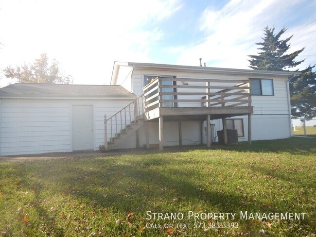 Building Photo - 1104 W Nixon Dr