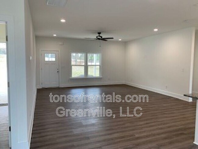 Foto del edificio - 3028 E Georgia Rd