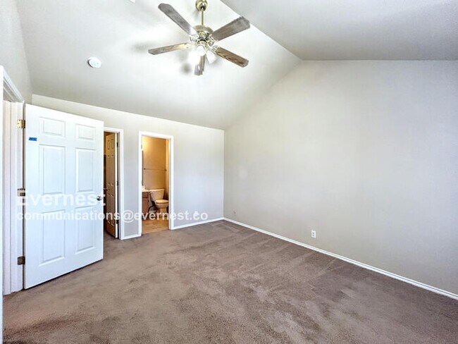Foto del edificio - 3017 Douglas Fir Dr