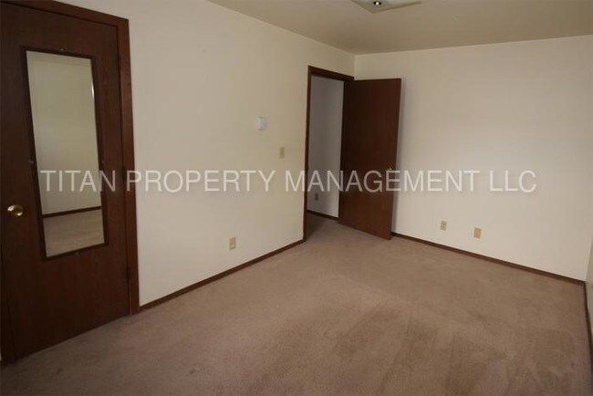 Foto del edificio - 683 Harvey St