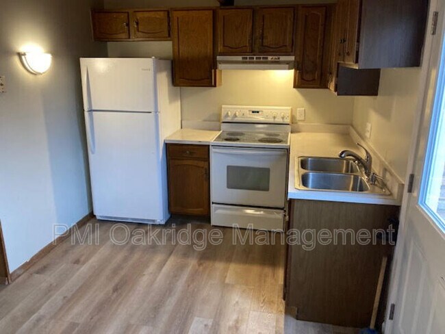 Building Photo - 1541 Spruce Ave