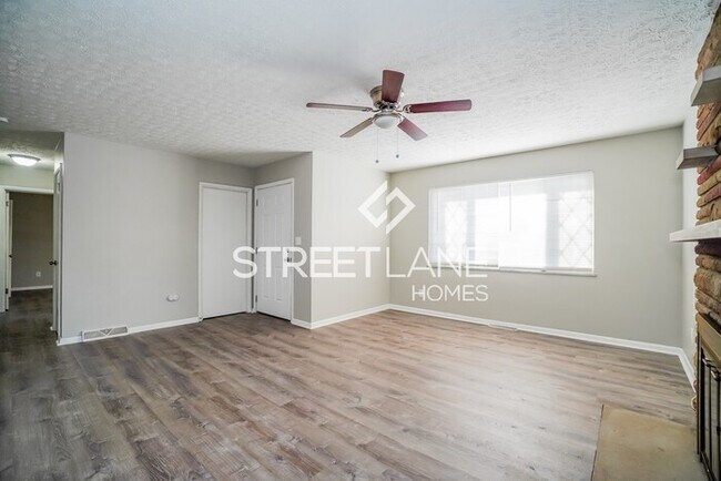 Building Photo - REDUCED!