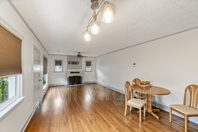 Building Photo - 862 Burksdale Rd