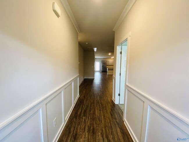 Building Photo - 408 Edgebrook Dr