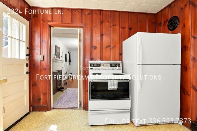Foto del edificio - 2324 Fortune Ln