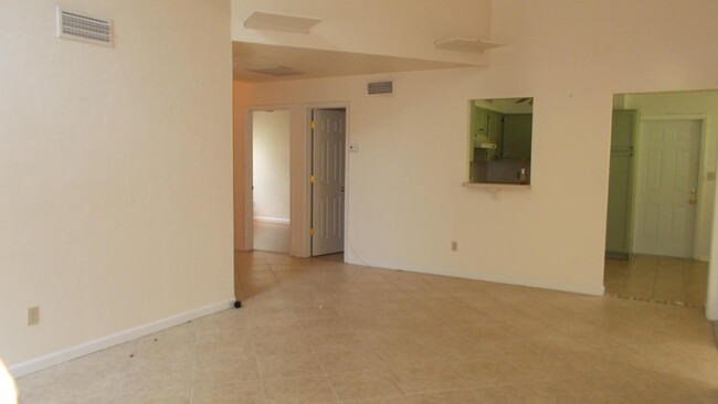 Foto del edificio - 4BR/2.5BA Home in Desirable Northridge Com...