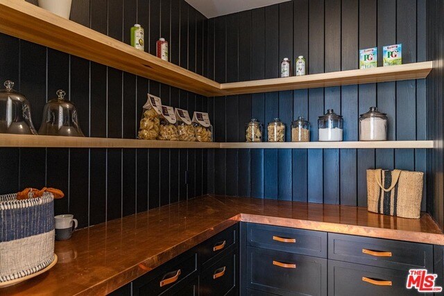 Foto del edificio - 6950 Dume Dr