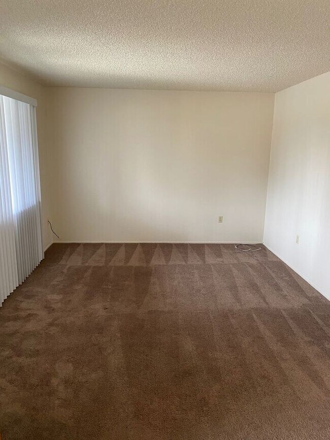 Building Photo - Great 2 Bedrooms 2 Bath