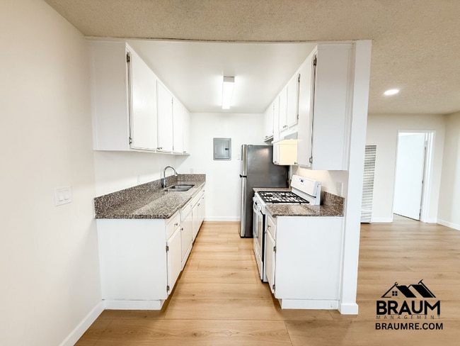 Building Photo - 6612 Sylmar Ave