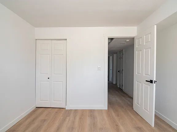 Foto del edificio - "Charming 5-Bed Sanctuary with Cozy Fireplace on South Rogers Street!"