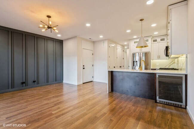 Building Photo - 1703 W Chicago Ave