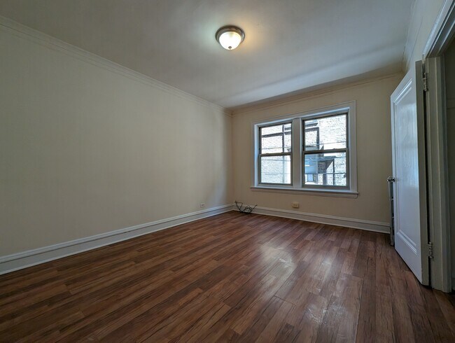 Building Photo - 2536 N Sawyer Ave