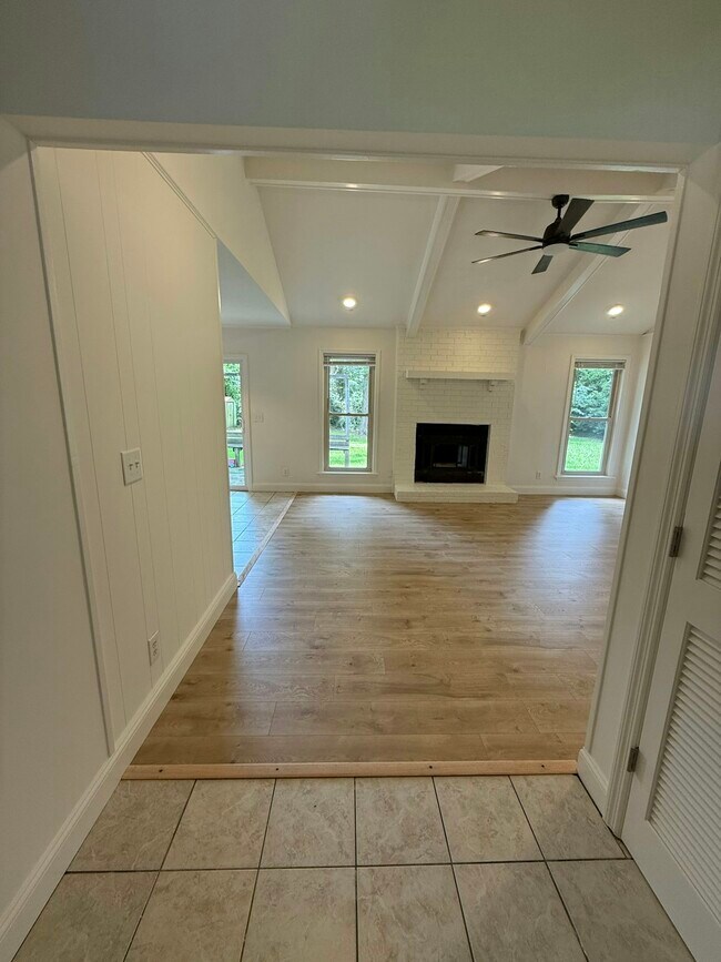 Building Photo - 971 Nabors Dr