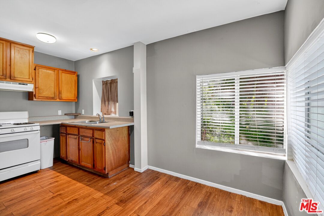 Foto principal - 11154 Ventura Blvd