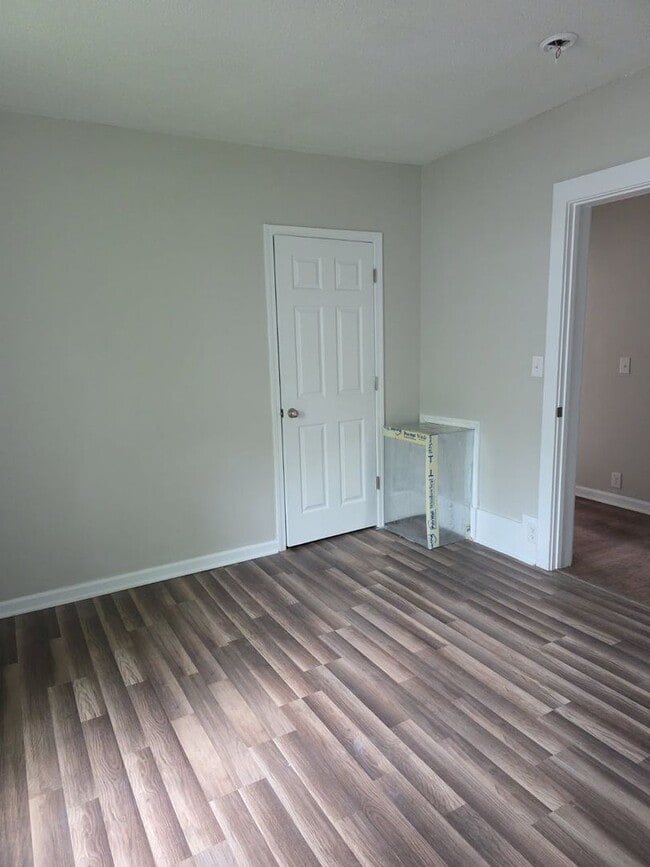 Building Photo - 3 Bedroom 1 bath home in Florence near Dow...