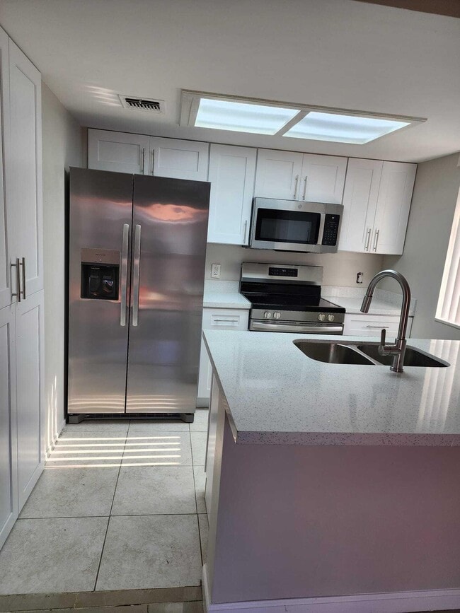Building Photo - 8455 Coral Lake Way