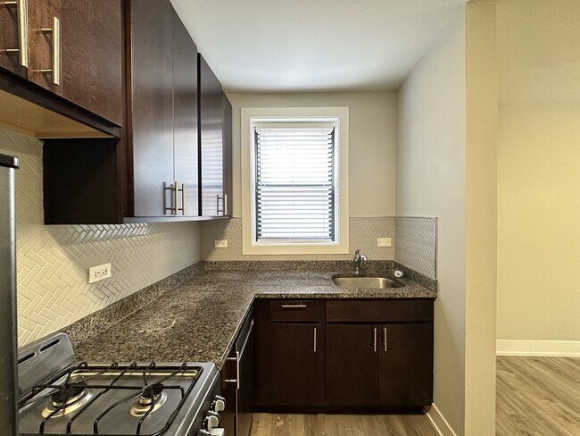 Foto del edificio - 436 W Belden Ave