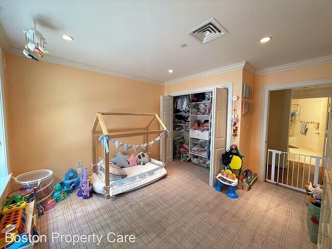 Building Photo - 2 br, 2 bath House - 30 Longwood Ave #102