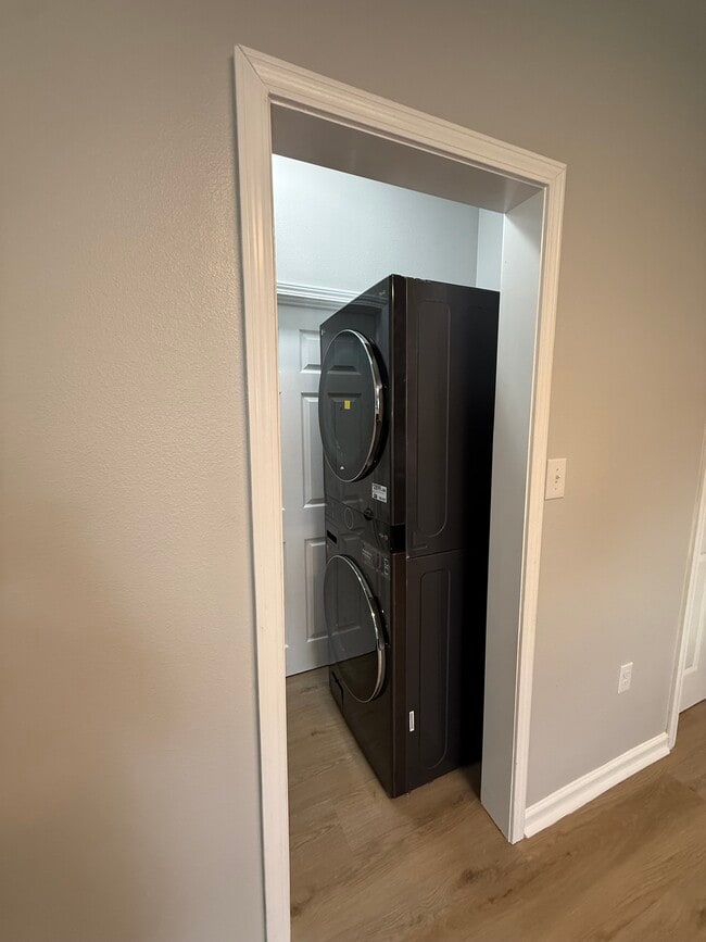 Foto del edificio - 334 Flicker St