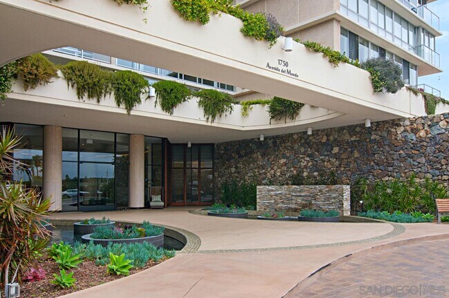 Building Photo - 1750 Avenida Del Mundo