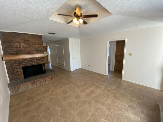 Building Photo - 2329 Woodmont Trail