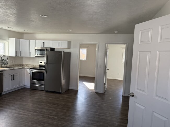 Building Photo - 610 N Absaroka St