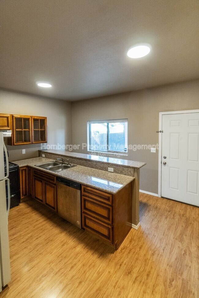 Foto del edificio - 1023 W Knox Ave