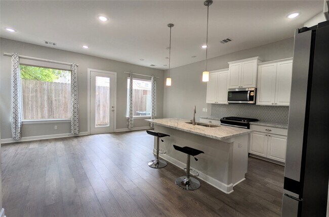 Foto del edificio - 5116 Pine Reach Dr