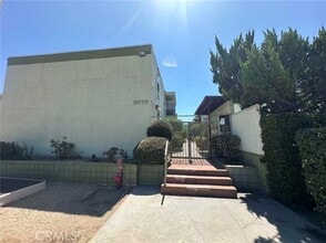 Building Photo - 9070 Huntington Dr