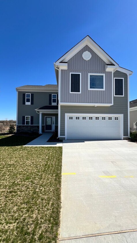 Primary Photo - 217 Peck Ln