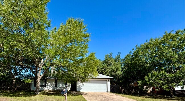 Foto del edificio - 7810 Copperas Dr