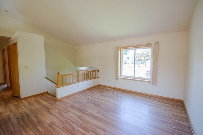 Foto del edificio - Updated Bamber Ridge Split-Level with Fenced Yard