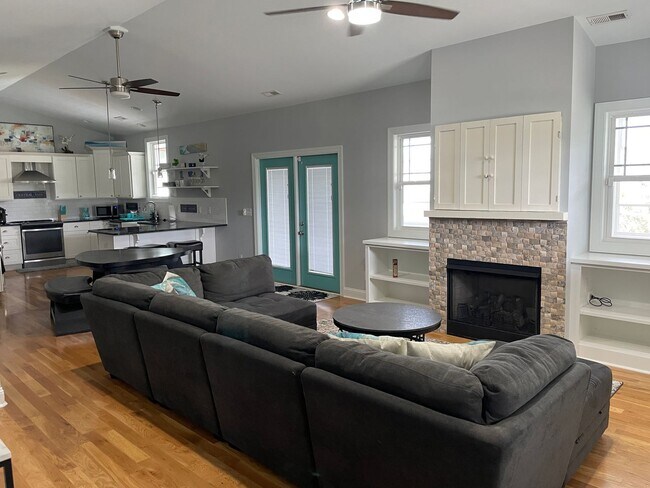 Foto del edificio - OFF-SEASON MONTHLY RENTAL - ESCAPE THE WINTER MONTHS!!!