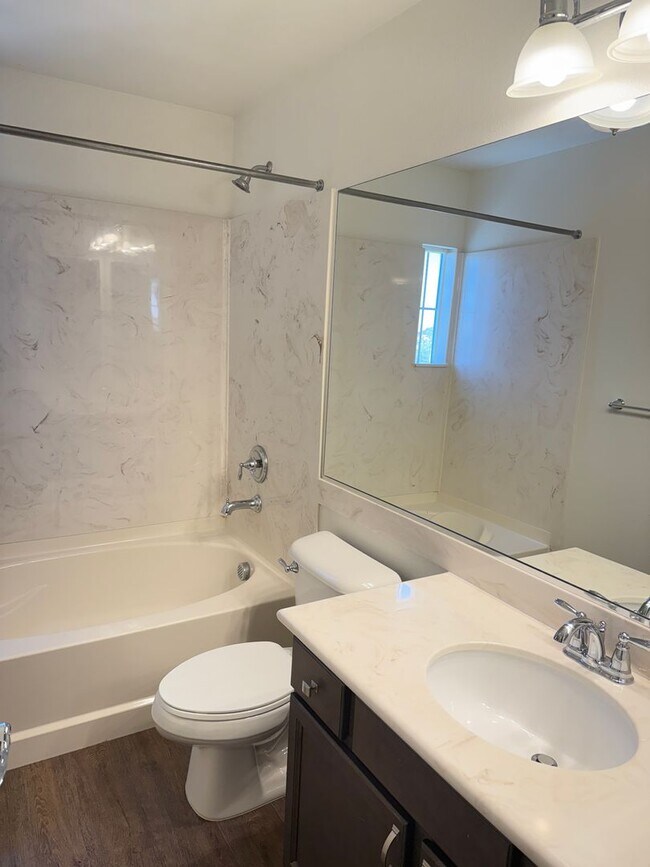 Foto del edificio - Brand New Home For Lease! Southern Highlan...