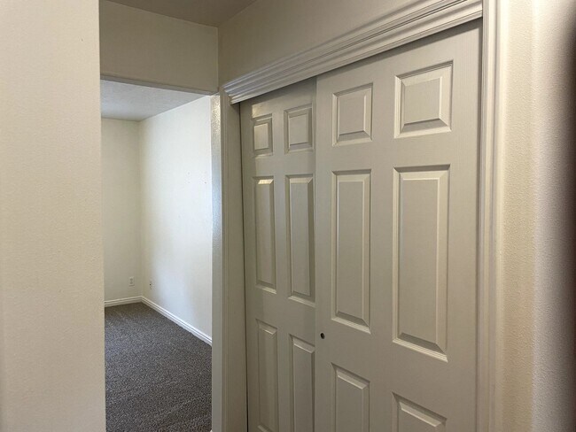 Foto del edificio - Provo 4bd 3ba Twin-home with Main Floor Master!