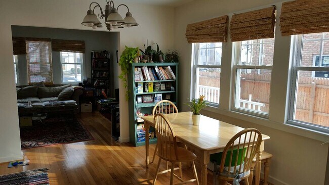 Foto del edificio - 24 Frost Pond Rd