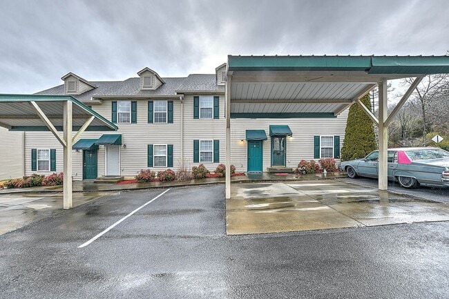 Building Photo - 2420 Volunteer Parkway #32