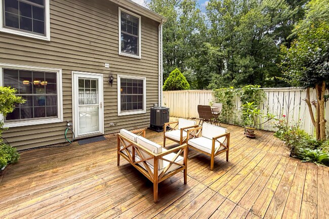 Foto del edificio - 1581 Poplar Grove Dr