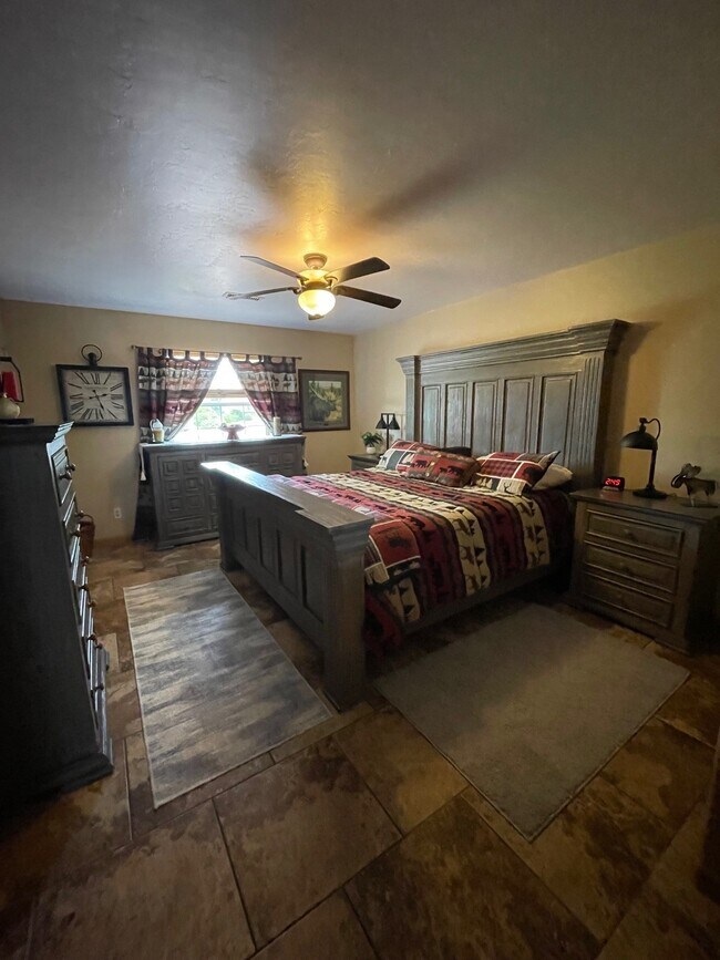 Building Photo - 4350 N Agua Fria Dr