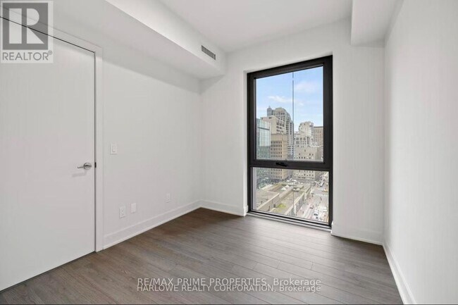 Building Photo - 8 Cumberland St