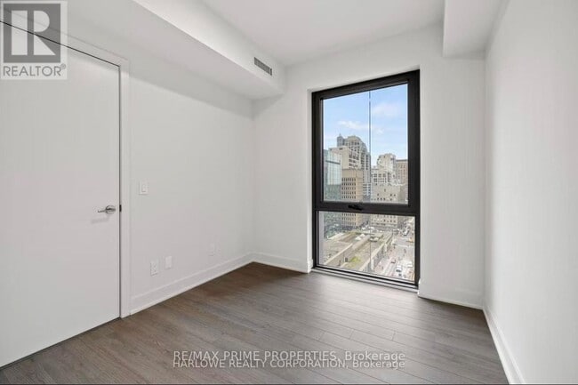 Photo du bâtiment - 8 Cumberland St