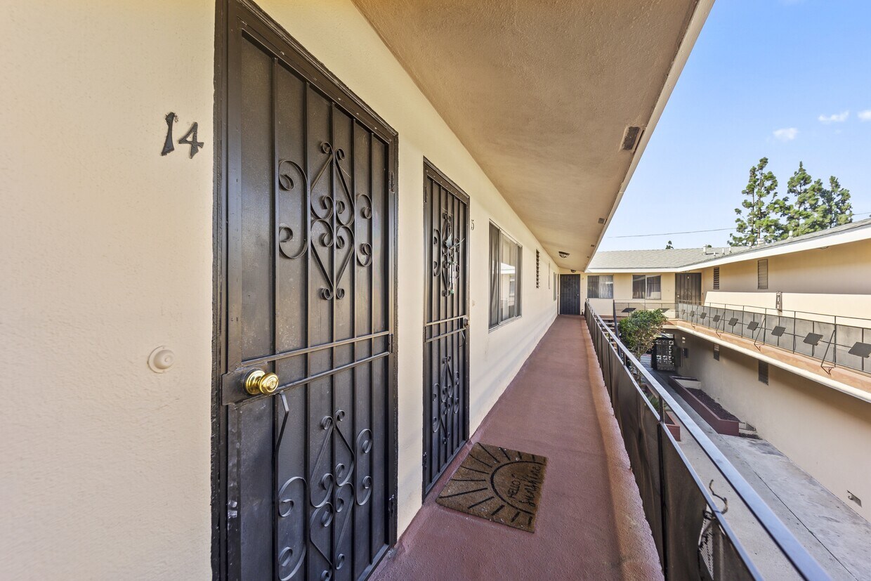 Foto principal - 940 W Gage Ave