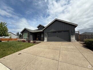 Building Photo - 496 NW Cascade Mountain Dr