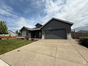 Building Photo - 496 NW Cascade Mountain Dr