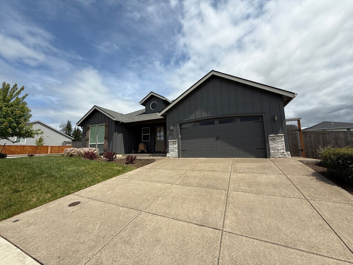 Foto principal - 3Bed/2 Bathroom Beautiful New Construction...