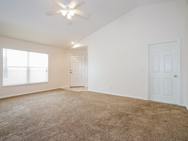 Foto del edificio - 5829 Wrenwater Dr