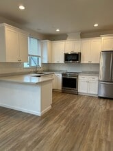 Building Photo - 1086-1086 Dutton Ave