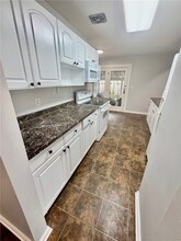 Building Photo - 13 Briggs Ave